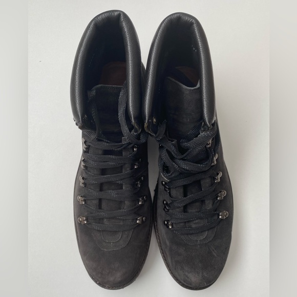 Hiking boots - Picture 1 of 6